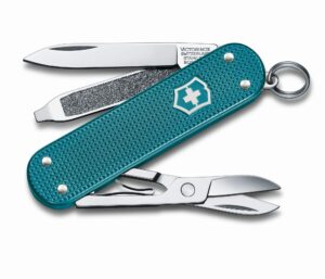 ויקטורינוקס אולר קלאסי אלוקס ירוק פראי Victorinox Classic Pocket Knife in Bold, Vivid Colors 0.6221.242G