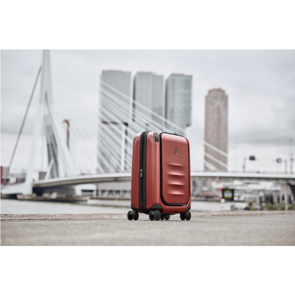 ⁦ויקטורינוקס victorinox 611754 מזוודה טרולי מתרחבת USB Spectra אדומה Spectra 3.0 Expandable Global Carry-On in Red⁩ – תמונה ⁦6⁩