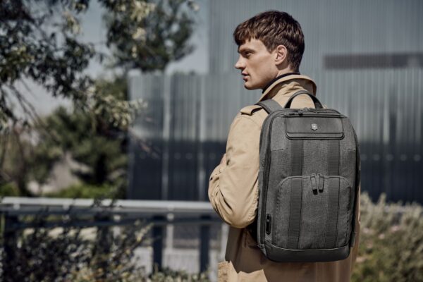 ⁦ויקטורינוקס שוויץ Victorinox תיק גב מחשב נייד נישא לפטופ  611954  Architecture Urban2 Deluxe Backpack⁩ – תמונה ⁦8⁩