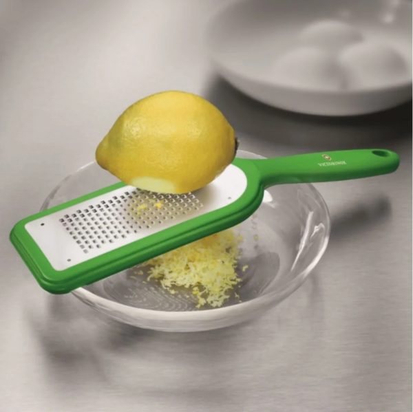 ⁦ויקטורינוקס מגרדת עדינה ירוקה VICTORINOX Grater 7611160058003⁩ – תמונה ⁦2⁩