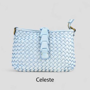 אקווילה תיק עור משובץ רצועת כתף תכלת מיוצר באיטליה מעור וורה פלא Celeste