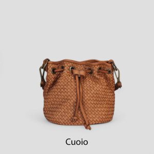 אקווילה תיק עור משובץ רצועת כתף קוניאק מיוצר באיטליה מעור וורה פלא Cuoio