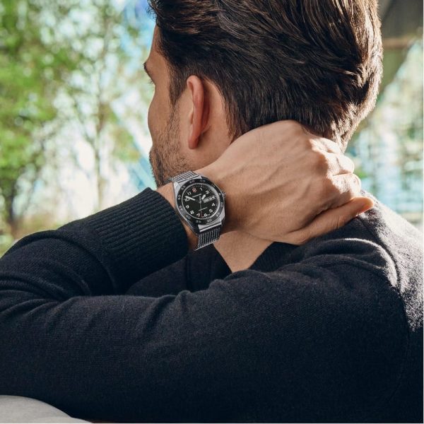 ⁦ויקטורינוקס שעון סוויס ארמי קוורץ victorinox black watch quartz Swiss Army רצועת מתכת לוח שחור 42 מ”מ⁩ – תמונה ⁦2⁩