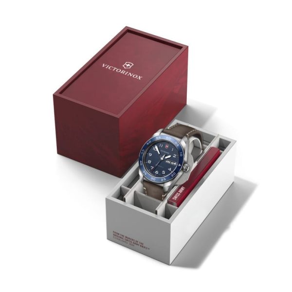⁦ויקטורינוקס שעון סוויס ארמי קוורץ victorinox blue watch quartz Swiss Army רצועת עור חומה לוח כחול 42 מ”מ⁩ – תמונה ⁦3⁩