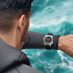ויקטורינוקס שוויץ Victorinox שעון DIVE PRO אוטומטי רצועת גומי שחורה | מקט: 241994