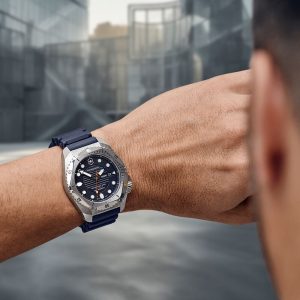 ויקטורינוקס שוויץ Victorinox שעון DIVE PRO אוטומטי רצועת גומי כחולה | מקט: 241995