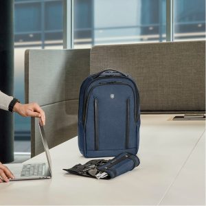 ויקטורינוקס שוויץ Victorinox Altmont Professional Compact Laptop Backpack Navy | מקט: KW-653285