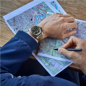ויקטורינוקס שוויץ Victorinox שעון I.N.O.X קרבון רצועת עץ | מקט: 241988.1