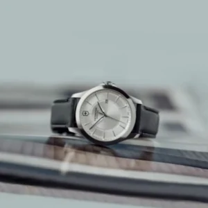 ויקטורינוקס שוויץ Victorinox Alliance רצועת עור שחורה ולוח כסוף | מקט: 241905